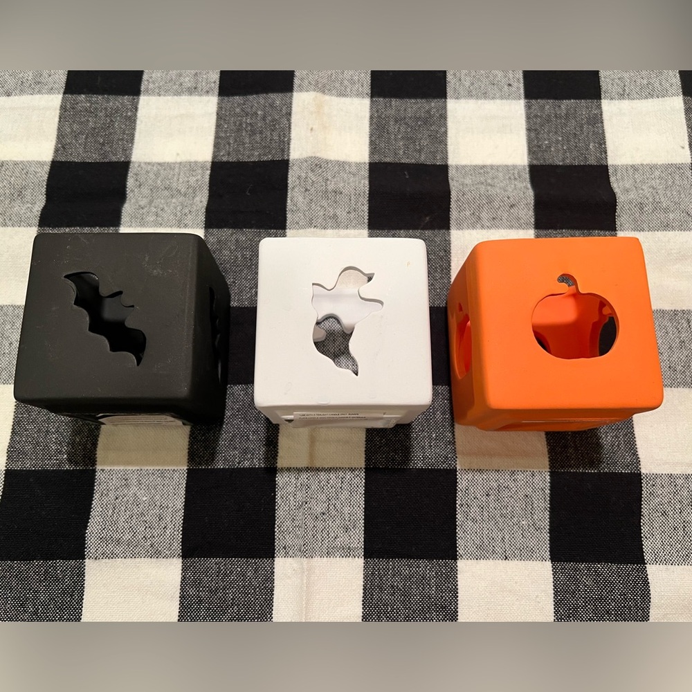 NWT LOT OF 3 CERAMIC HALLOWEEN TEA LIGHT CANDLE HOLDERS.